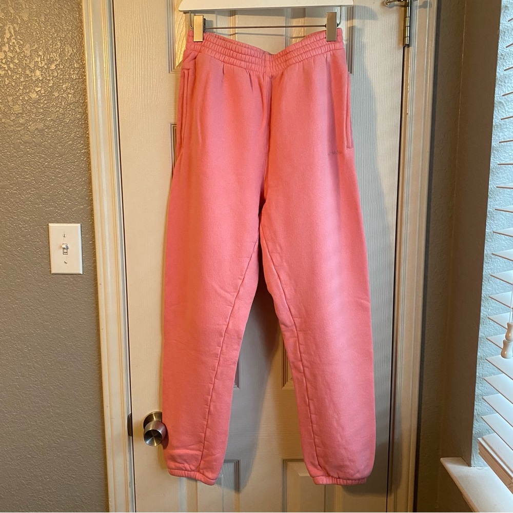 Good Condition Outdoor Voices Nimbus Sweatpant in Pink Punch, size Small
